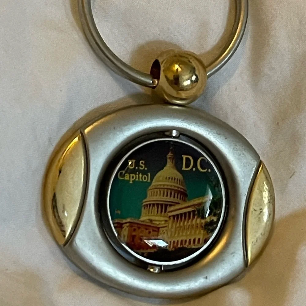Vintage Washington DC White House & US Capital Keychain FOB